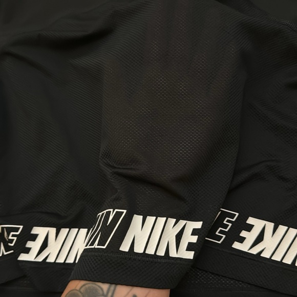 Nike Dri-FIT Women's Pro Sport District Crop Top - Picture 8 of 11